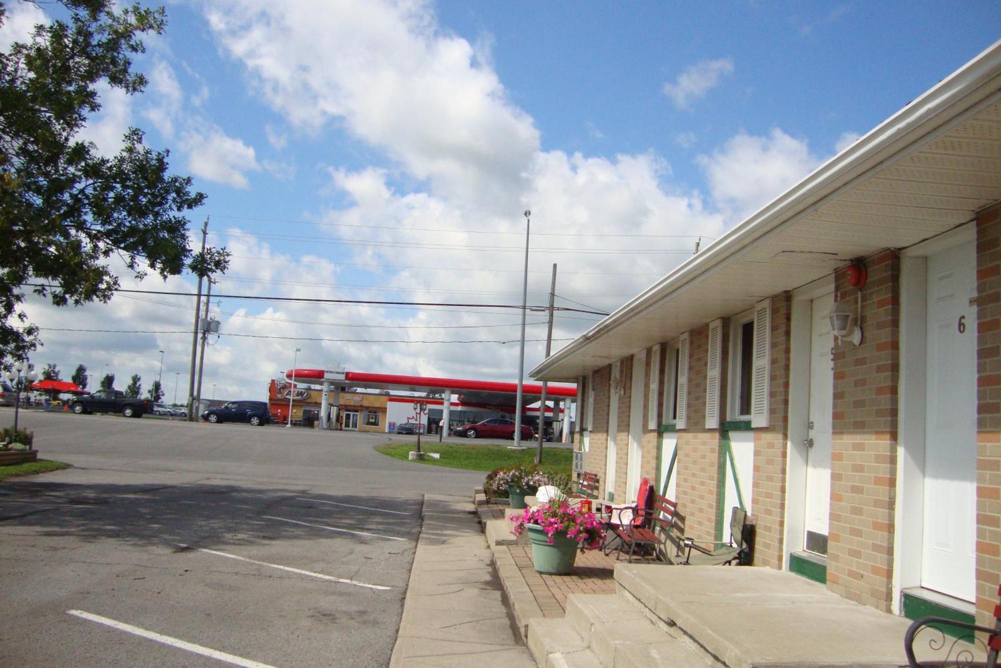 Royal Napanee Inn Greater Napanee Exterior foto