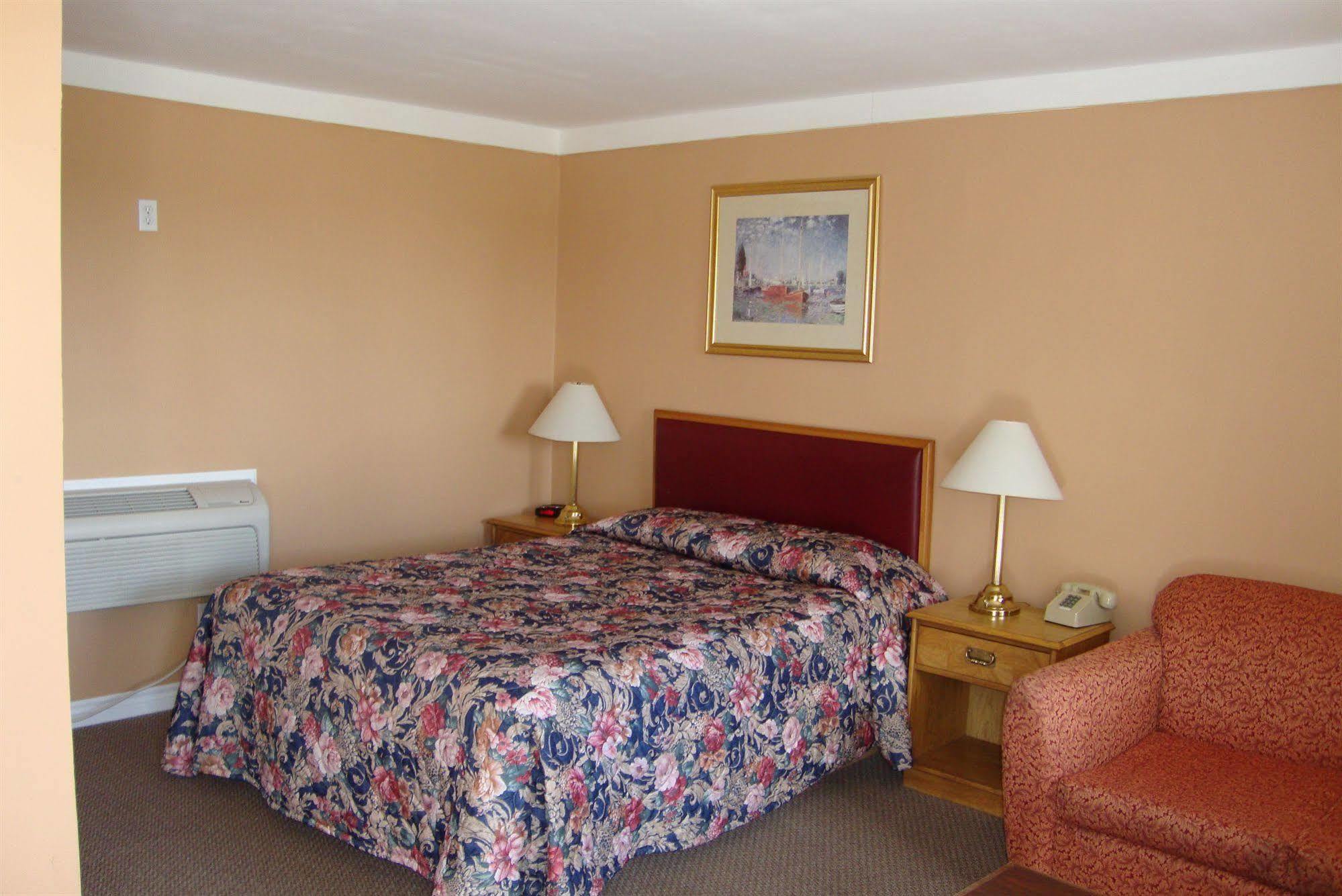 Royal Napanee Inn Greater Napanee Exterior foto
